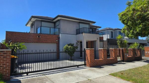 Snappy Springvale 3 Bed House